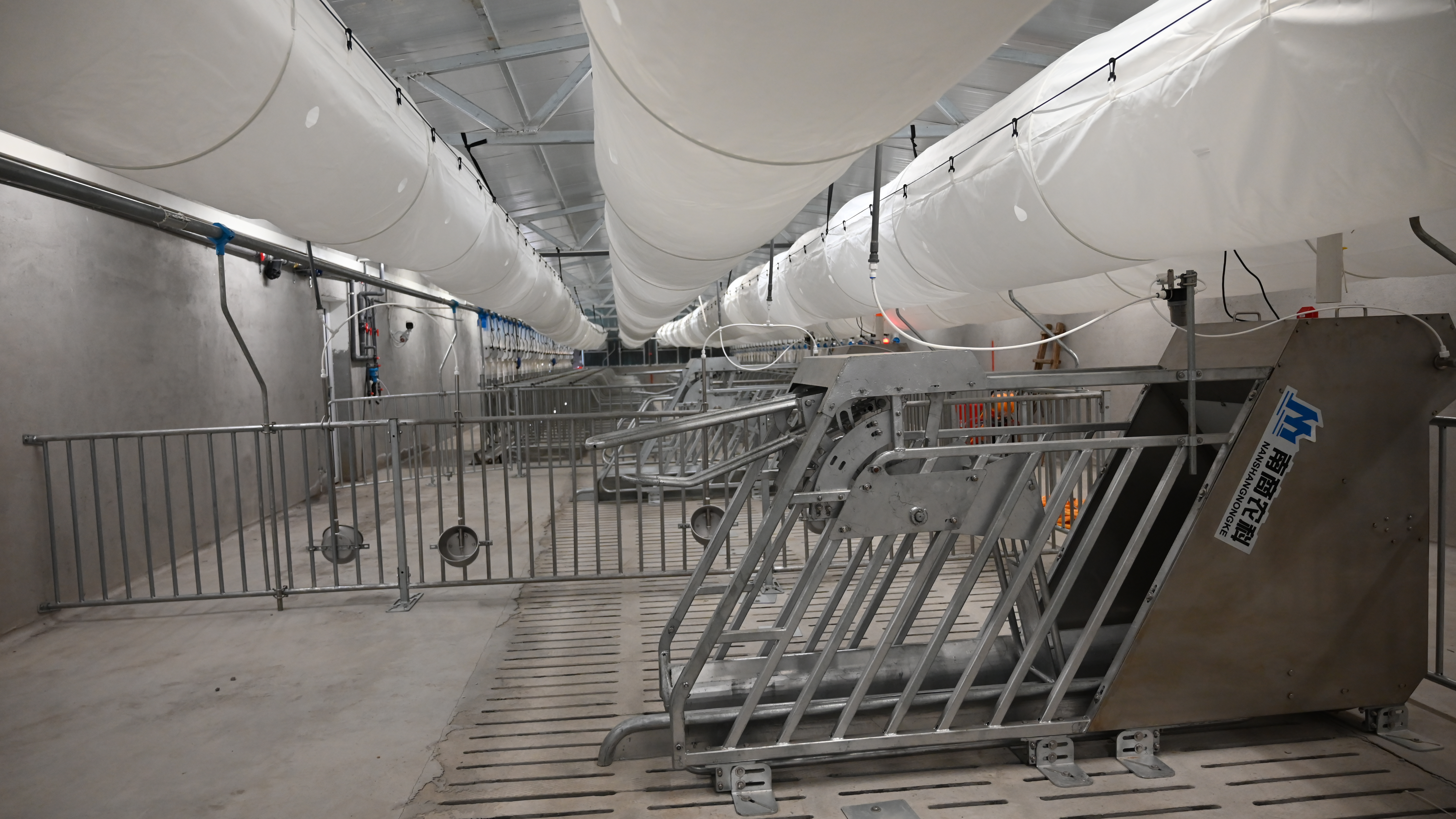 智能環(huán)控調(diào)節(jié)，減少人工干預，降低成本